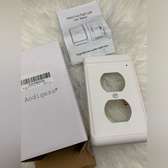 Outlet Cover Night Light - Picture 3 of 3